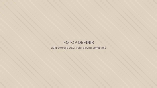 Conta de luz com o Fio B destacado ao lado de uma calculadora (imagem provisória)